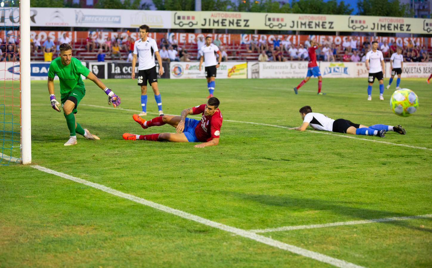 Fotos: El Calahorra cae ante el Burgos