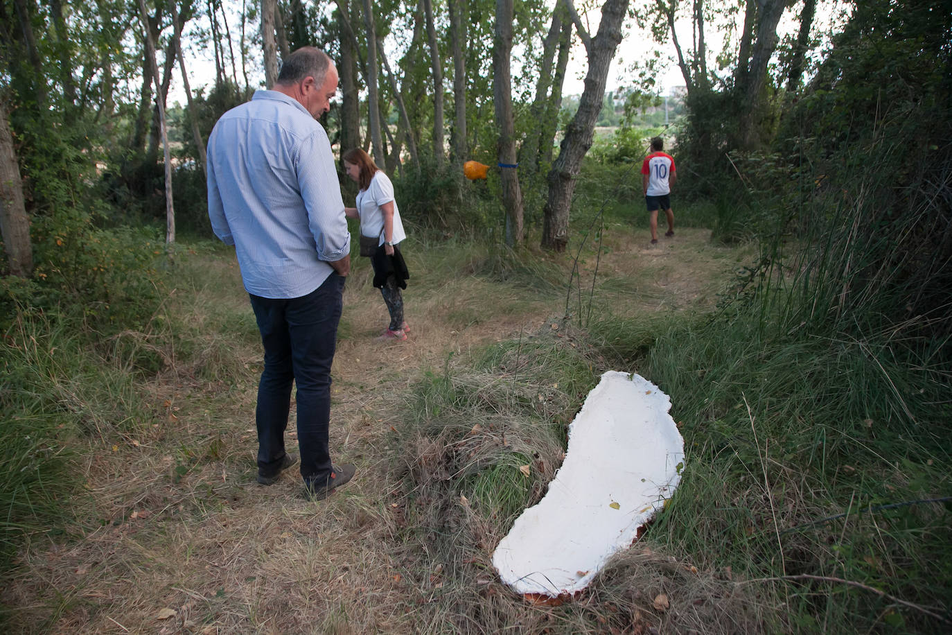 Cuatro artistas exploran con el terreno y dejan su huella en una invitación a la reflexión sobre la intervención humana en el planeta.