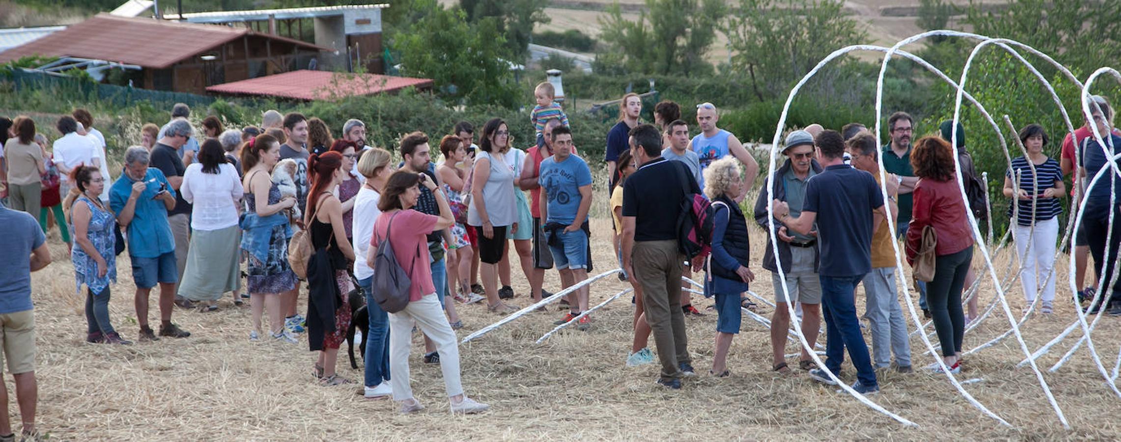 Cuatro artistas exploran con el terreno y dejan su huella en una invitación a la reflexión sobre la intervención humana en el planeta.