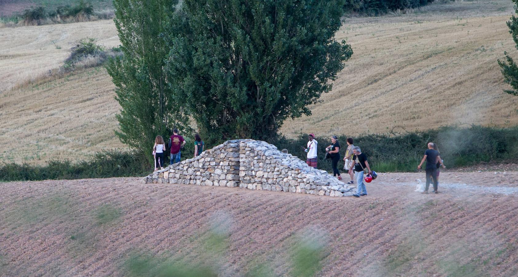 Cuatro artistas exploran con el terreno y dejan su huella en una invitación a la reflexión sobre la intervención humana en el planeta.