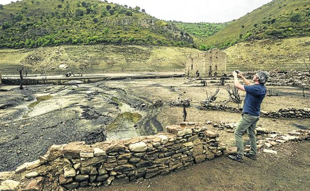 2018. Imagen del pantano de Mansilla a finales de agosto del año pasado. :: 