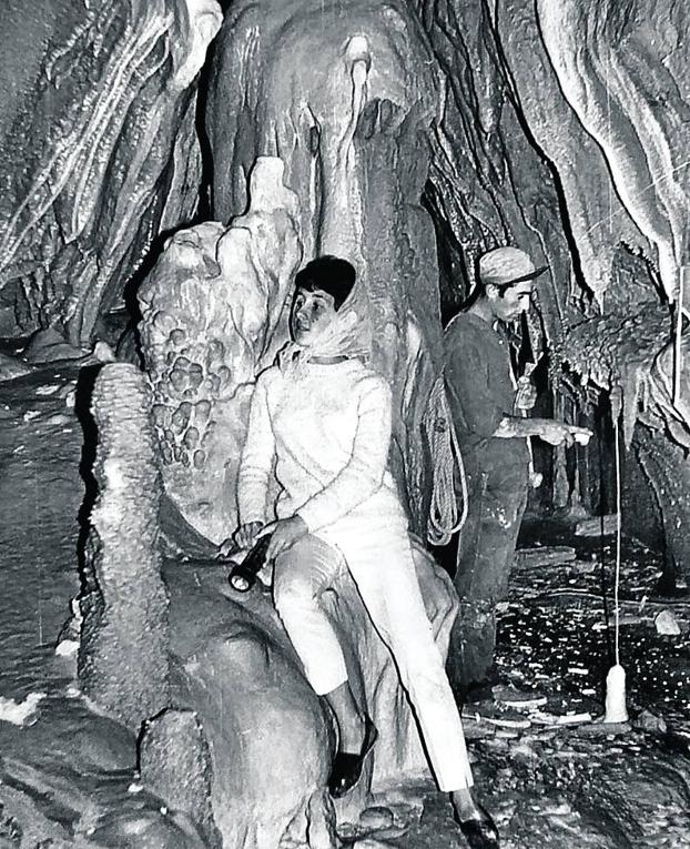 Dos vecinos, en las cuevas tras el hallazgo