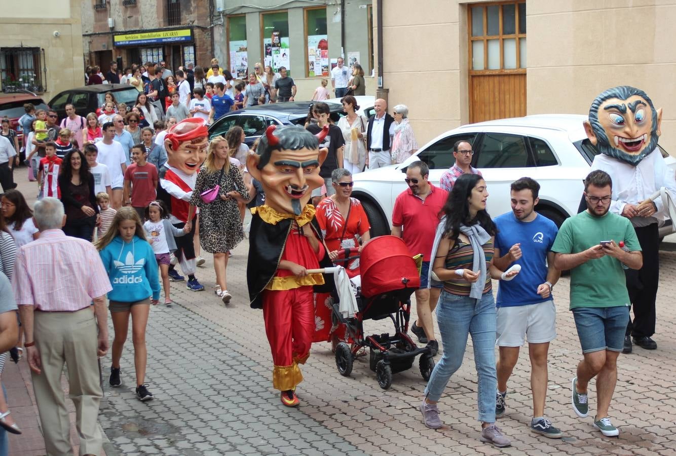 Fotos: Los gigantes y cabezudos toman Ezcaray