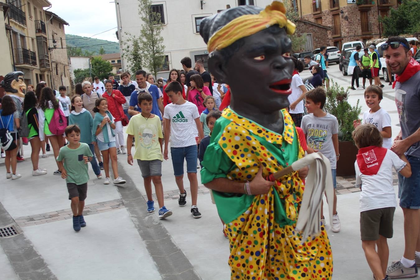 Fotos: Los gigantes y cabezudos toman Ezcaray