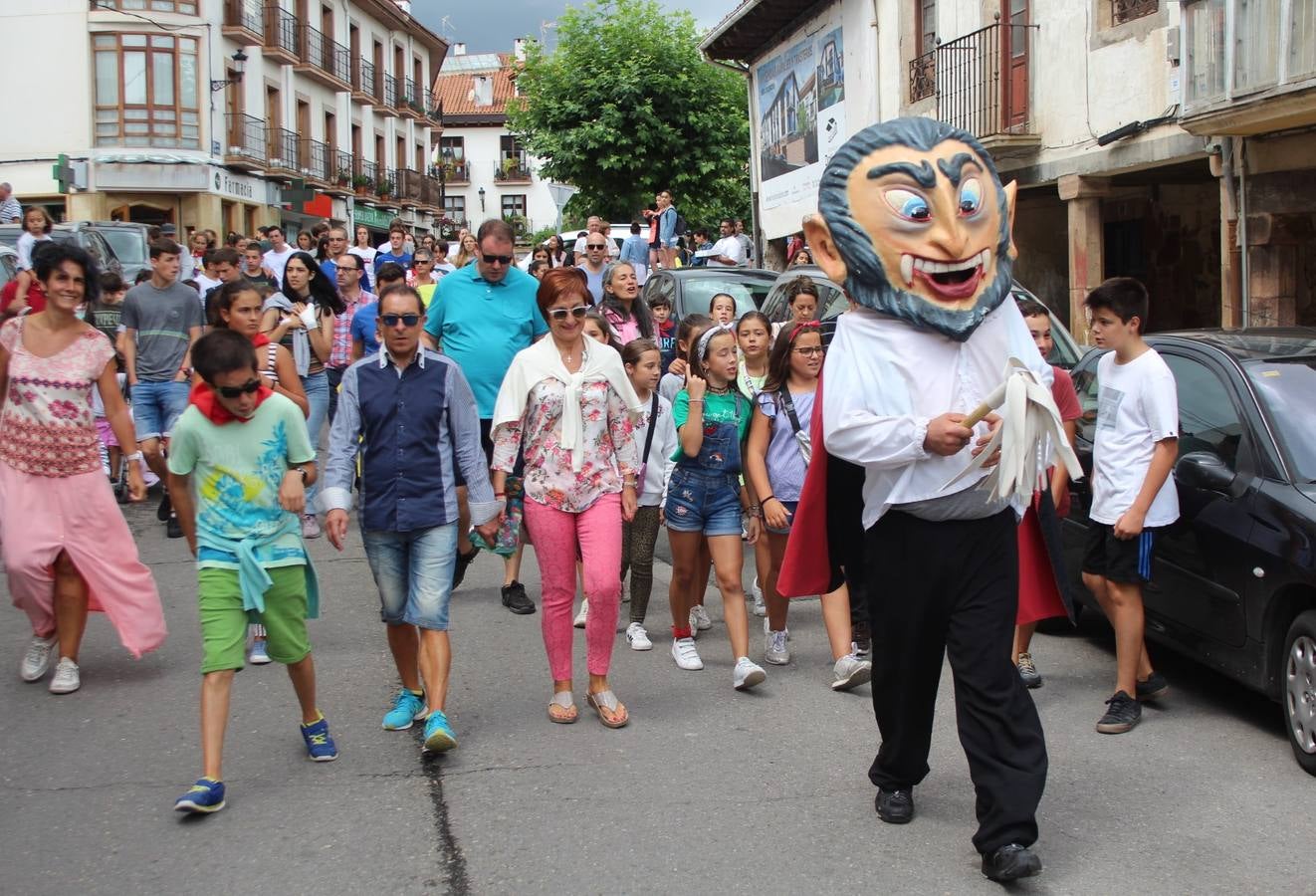 Fotos: Los gigantes y cabezudos toman Ezcaray