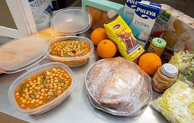 'Tuppers' para una familia de dos adultos, un niño y un bebé.