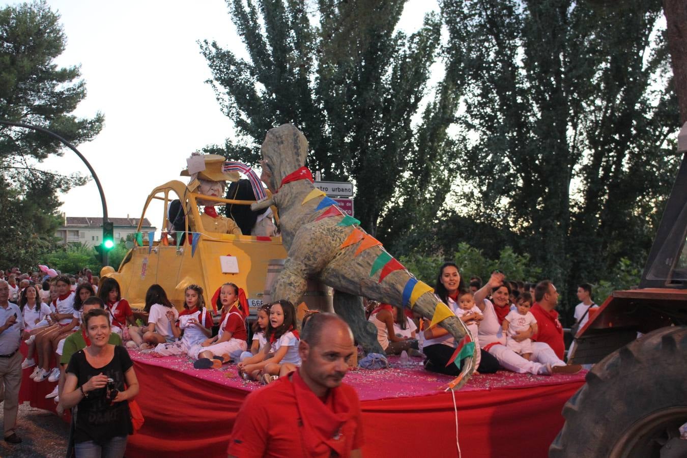 Fotos: Así ha sido el desfile de carrozas de Alfaro