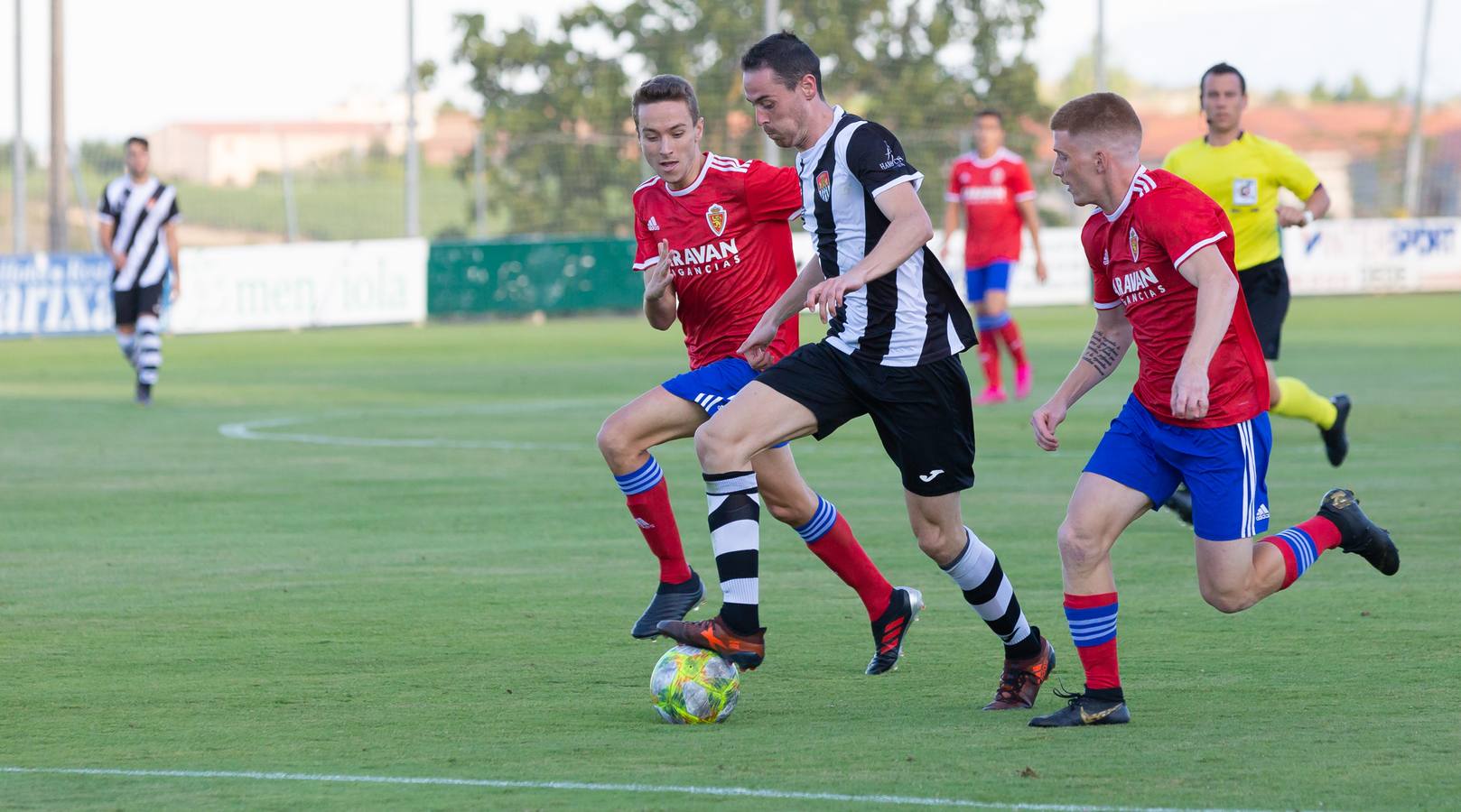 Fotos: El Haro ha perdido ante el Deportivo Aragón