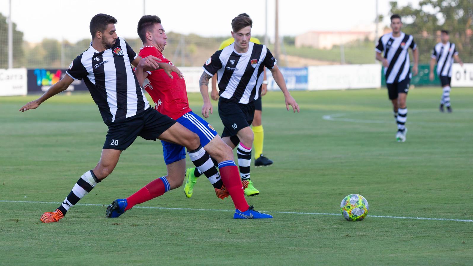 Fotos: El Haro ha perdido ante el Deportivo Aragón