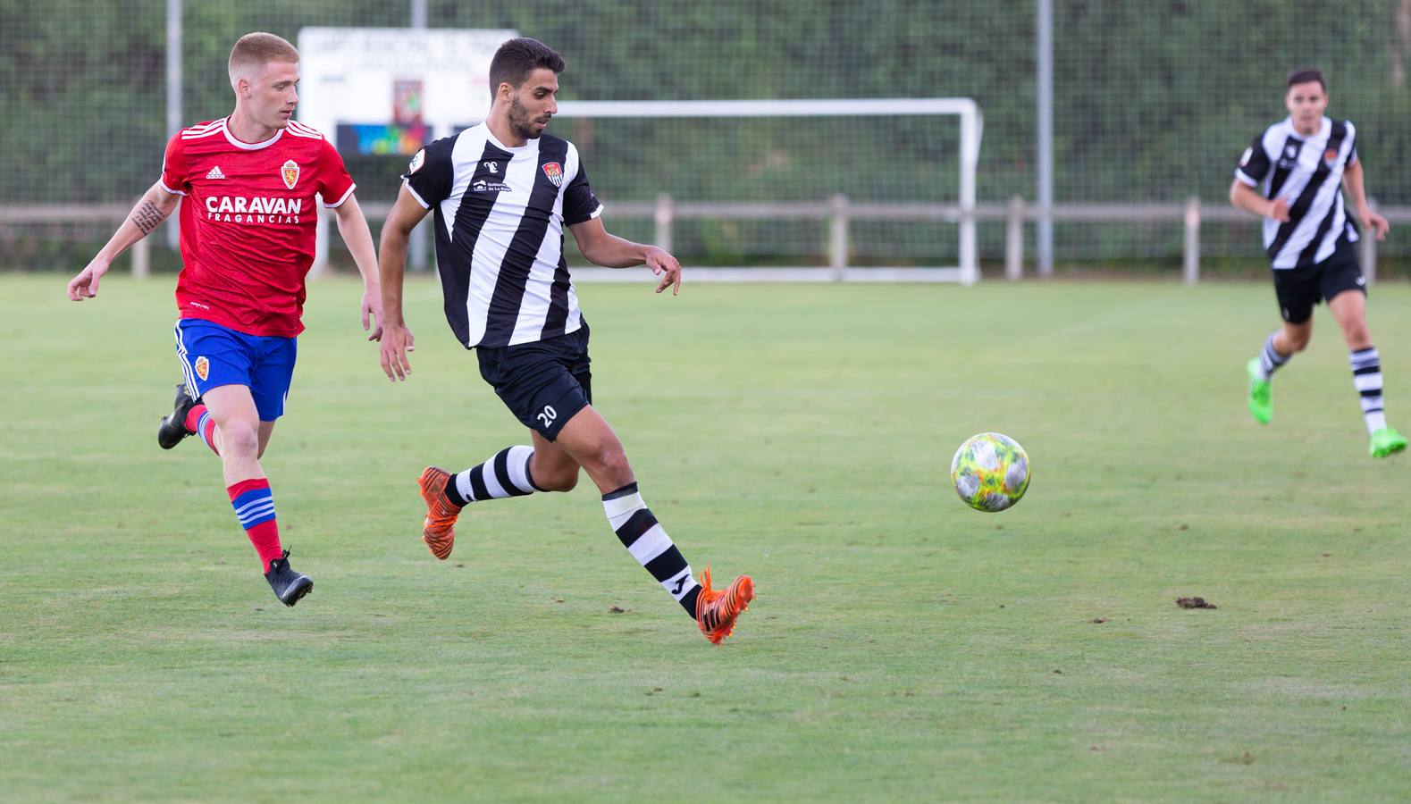 Fotos: El Haro ha perdido ante el Deportivo Aragón