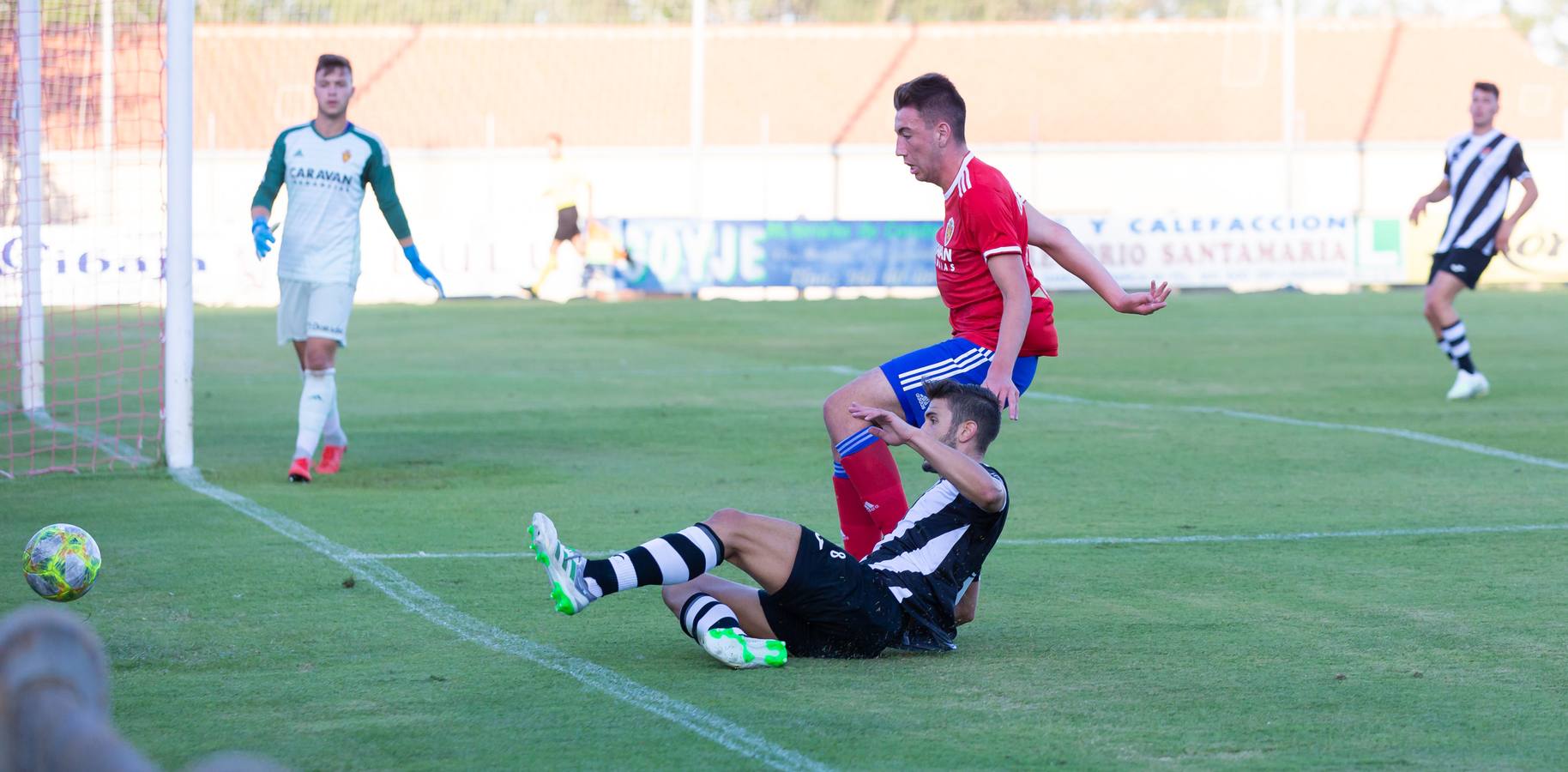 Fotos: El Haro ha perdido ante el Deportivo Aragón