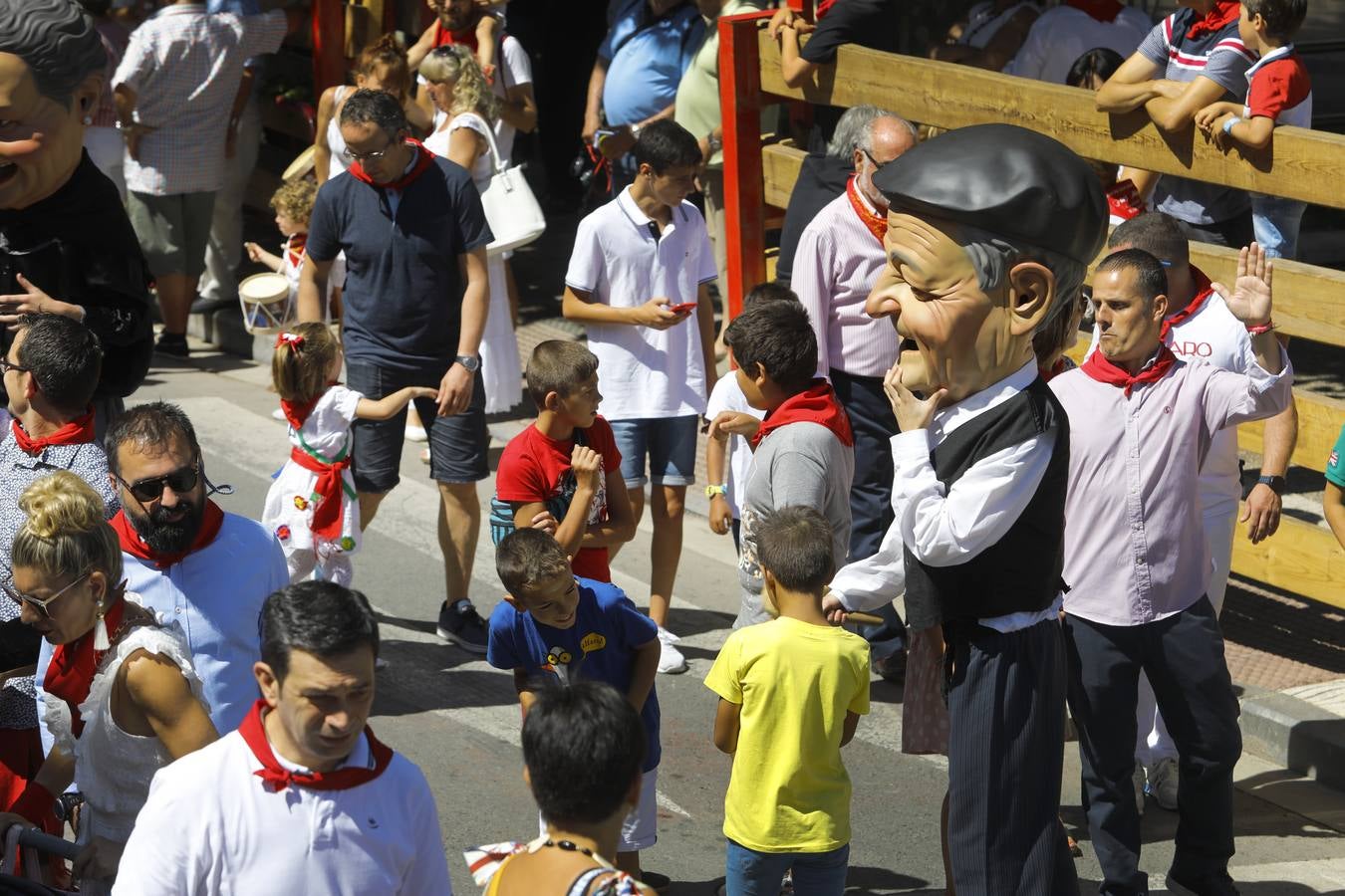 Fotos: Procesión, danzas,