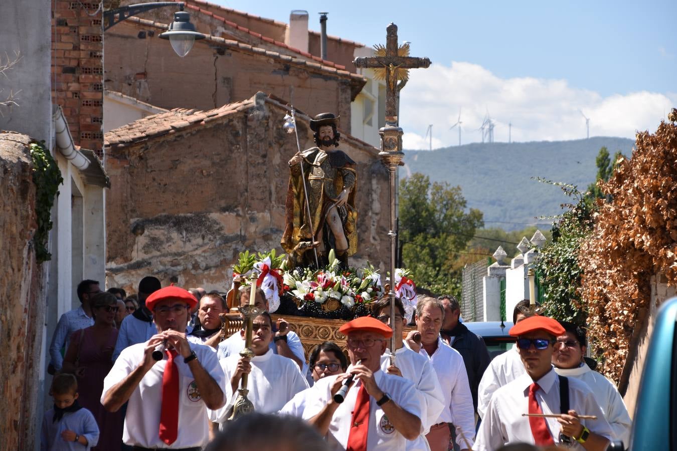 Fotos: Procesión en el día grande de las fiestas de San Roque en Tudelilla