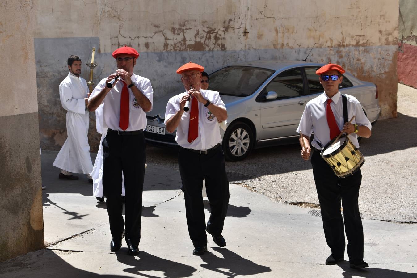 Fotos: Procesión en el día grande de las fiestas de San Roque en Tudelilla