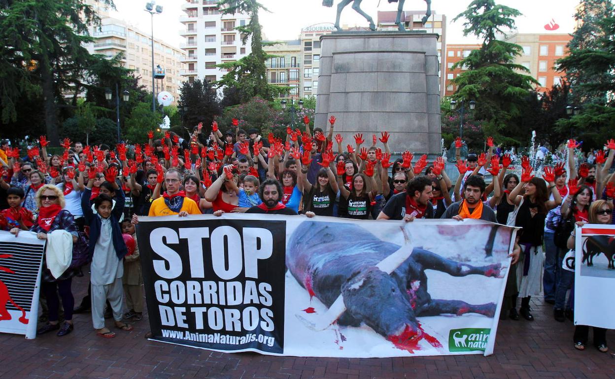 Imagen de archivo de una protesta de AnimaNaturalis en El Espolón de Logroño. 