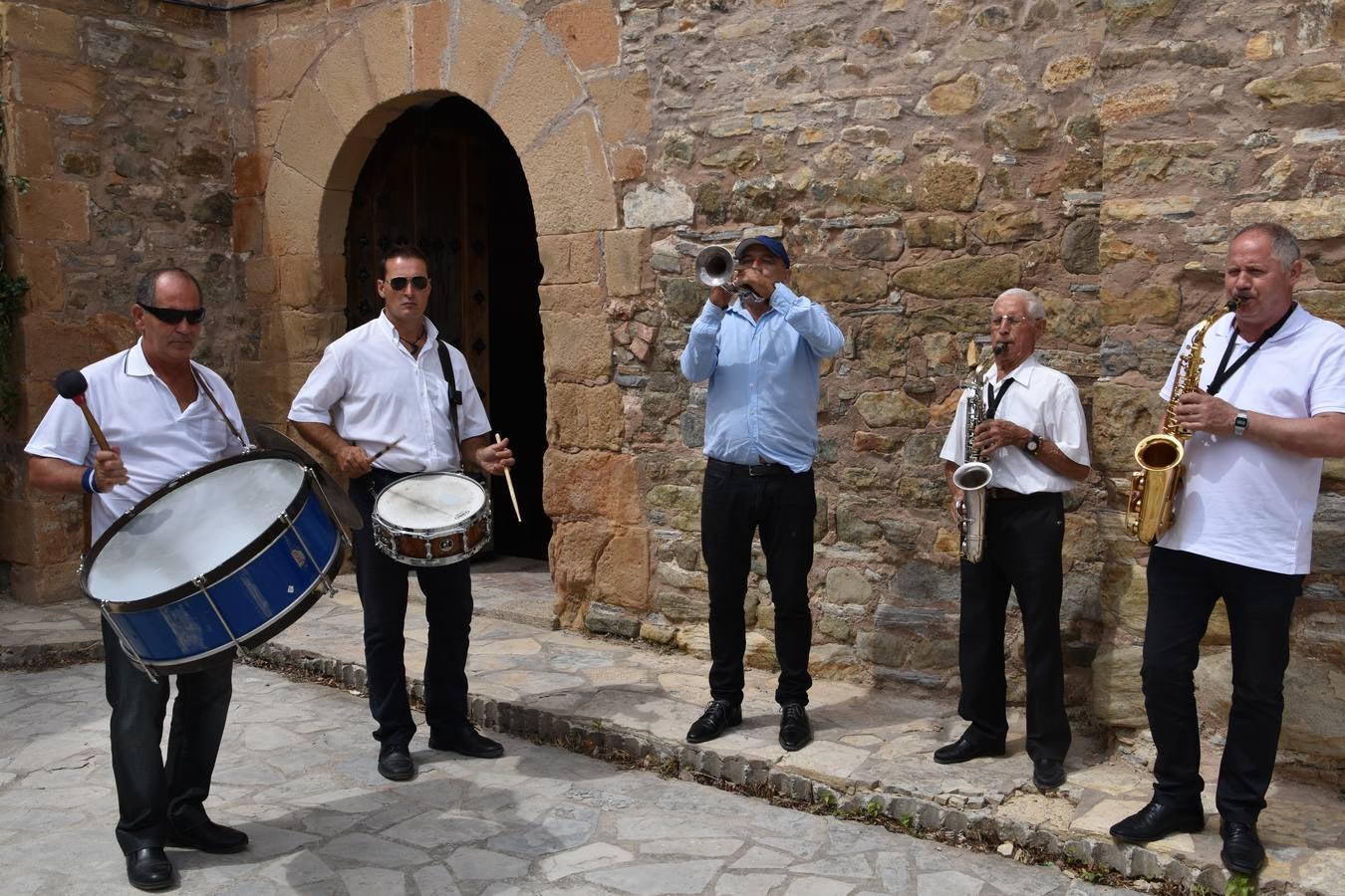 Fotos: Día grande de las fiestas de Navajún en honor a la Virgen de Atisca