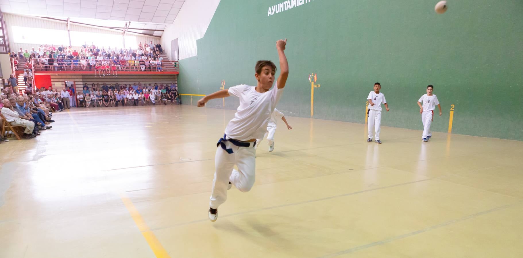 Fotos: La pelota llena el frontón de Uruñuela