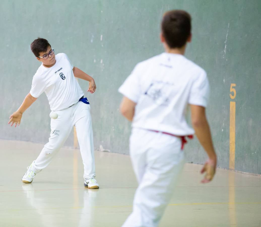 Fotos: La pelota llena el frontón de Uruñuela