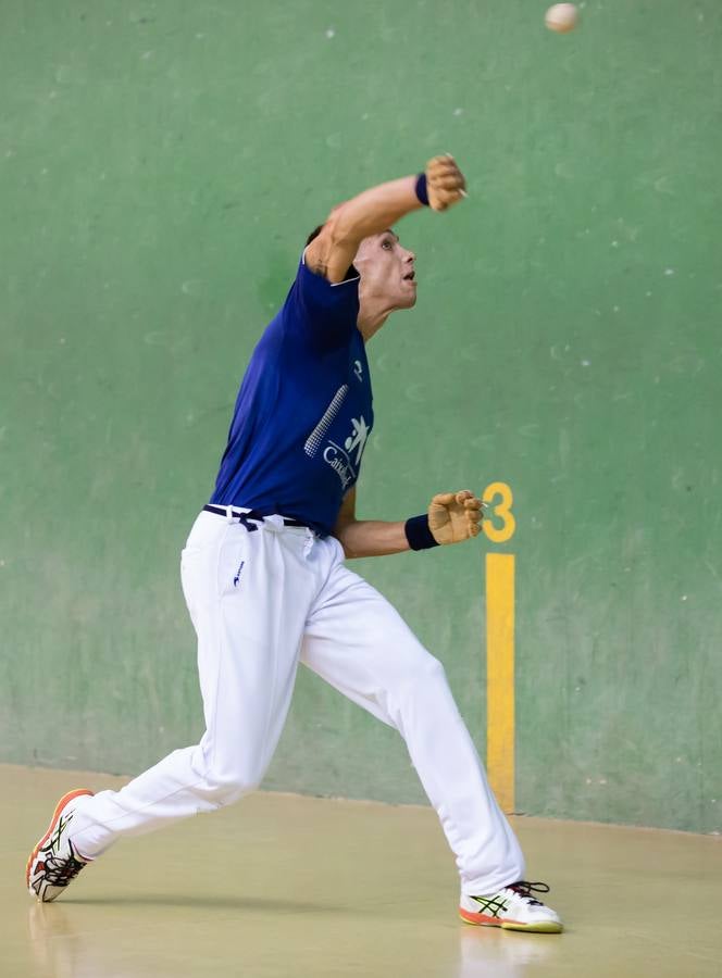 Fotos: La pelota llena el frontón de Uruñuela