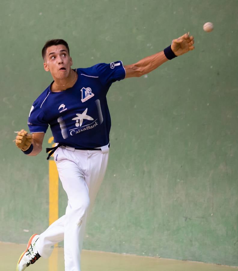 Fotos: La pelota llena el frontón de Uruñuela