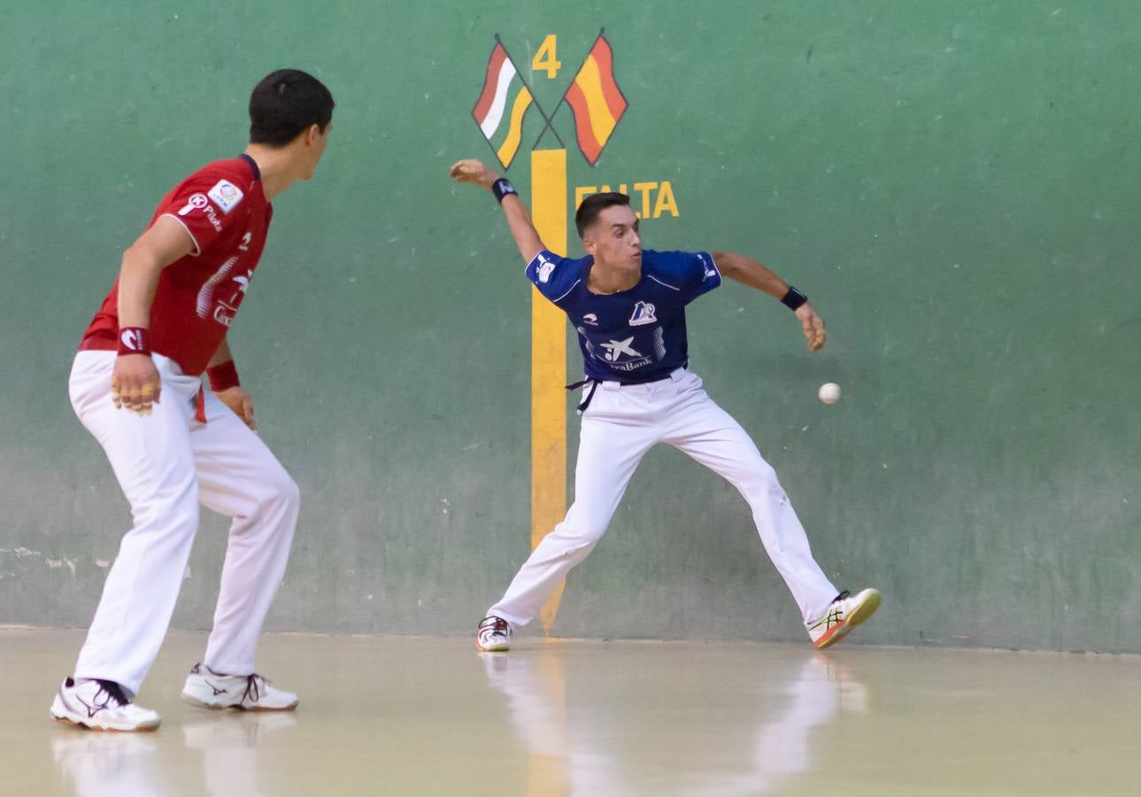 Fotos: La pelota llena el frontón de Uruñuela