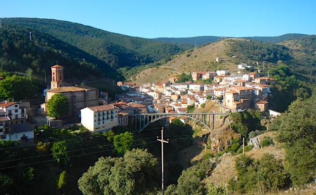 Imagen principal - Ortigosa, El Rasillo y sendero en el inicio de la ruta.