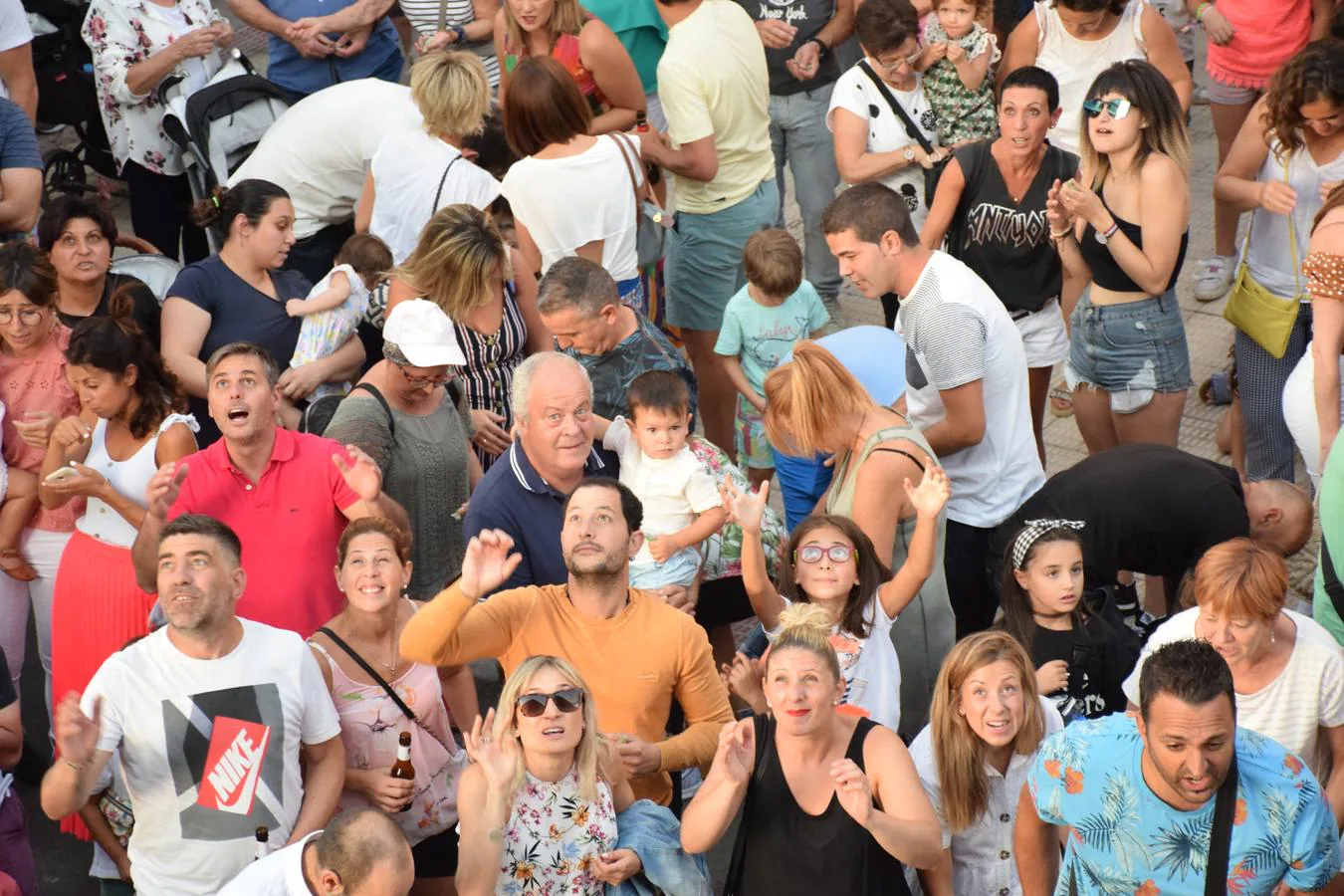 Fotos: Albelda dispara el cohete de las fiestas