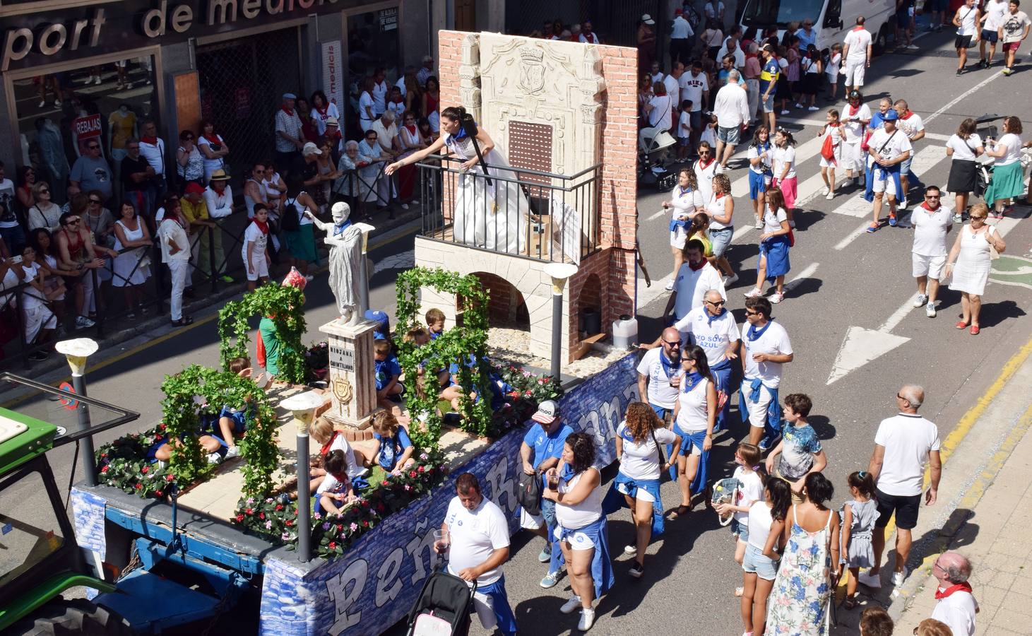 Fotos: Desfile de carrozas en las fiestas de Calahorra