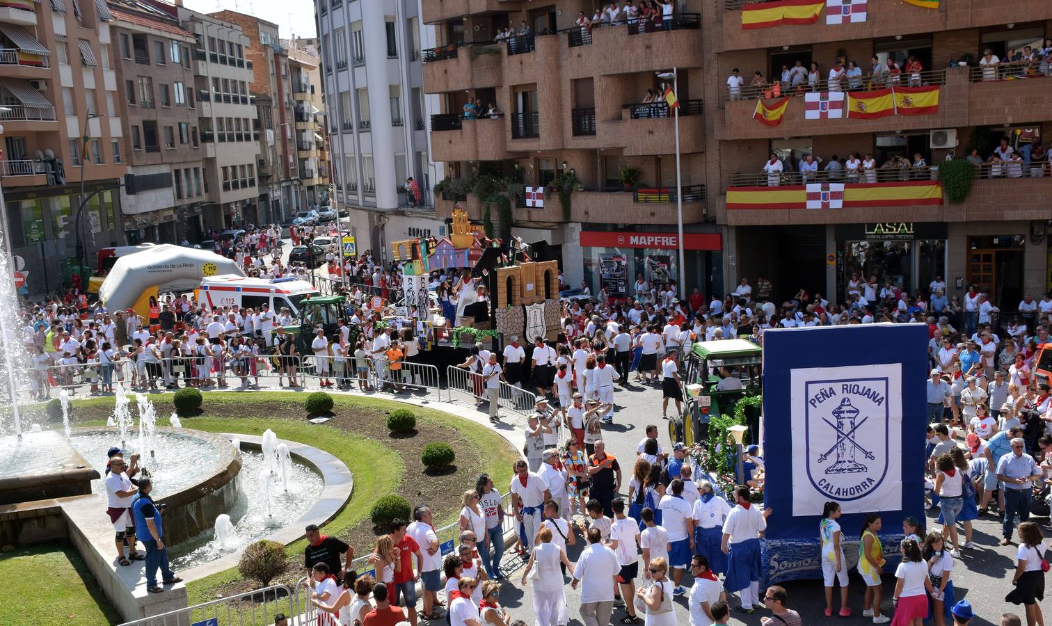 Fotos: Desfile de carrozas en las fiestas de Calahorra