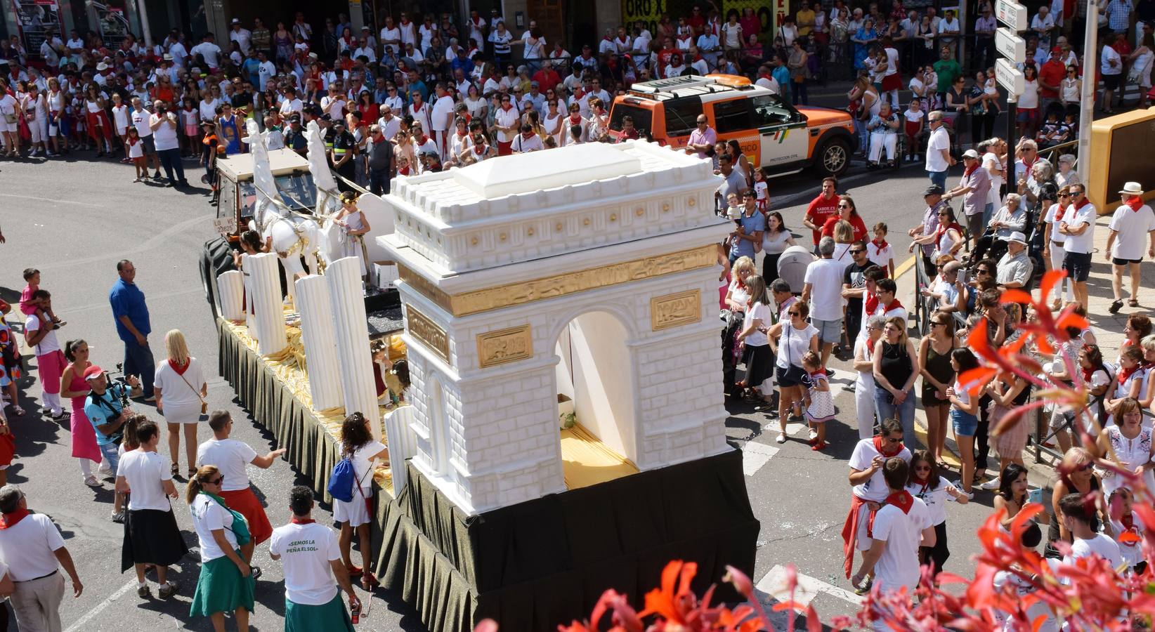 Fotos: Desfile de carrozas en las fiestas de Calahorra