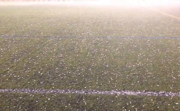 El granizo ha hecho acto de presencia en Pradoviejo.