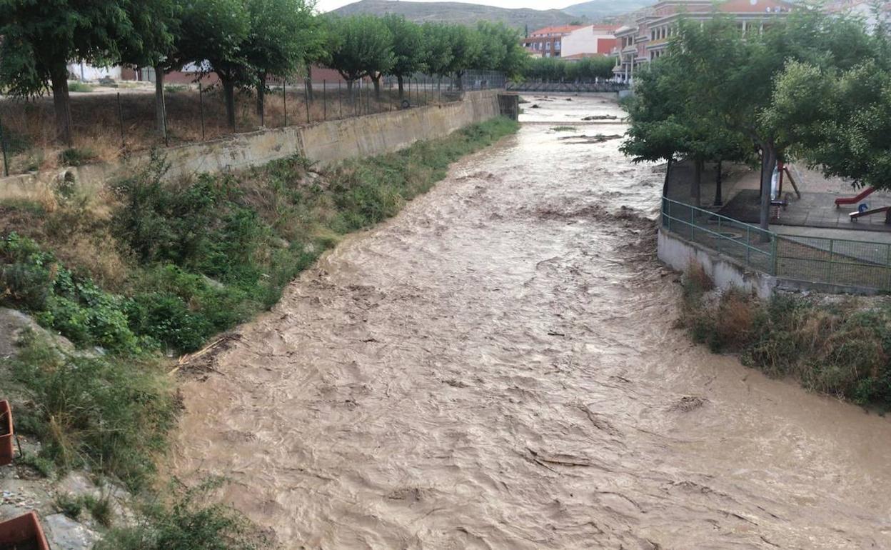 Las tormentas provocan una importante crecida en el Alhama