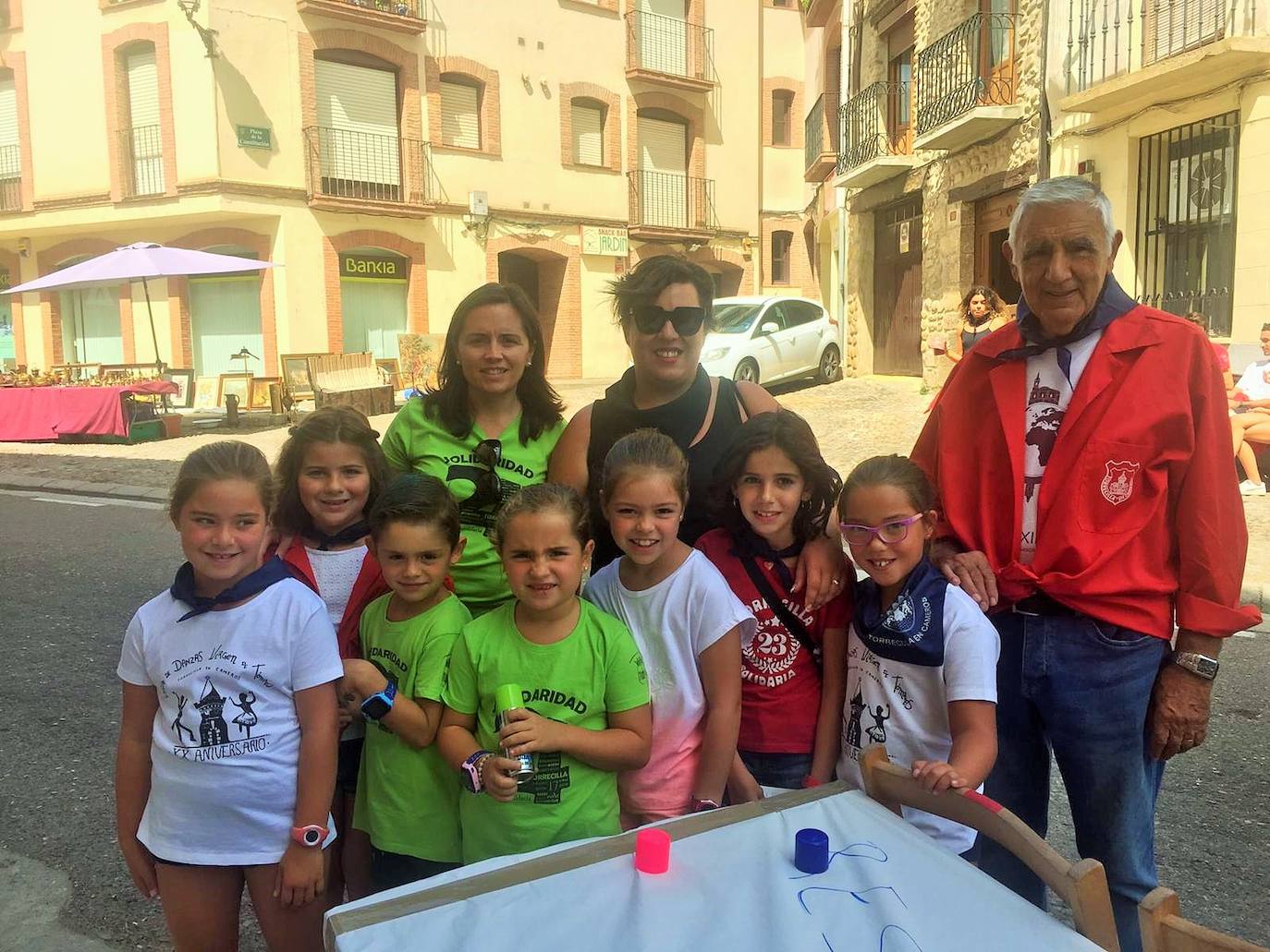 Una de la cuadrillas con integrantes de todas las edades. 