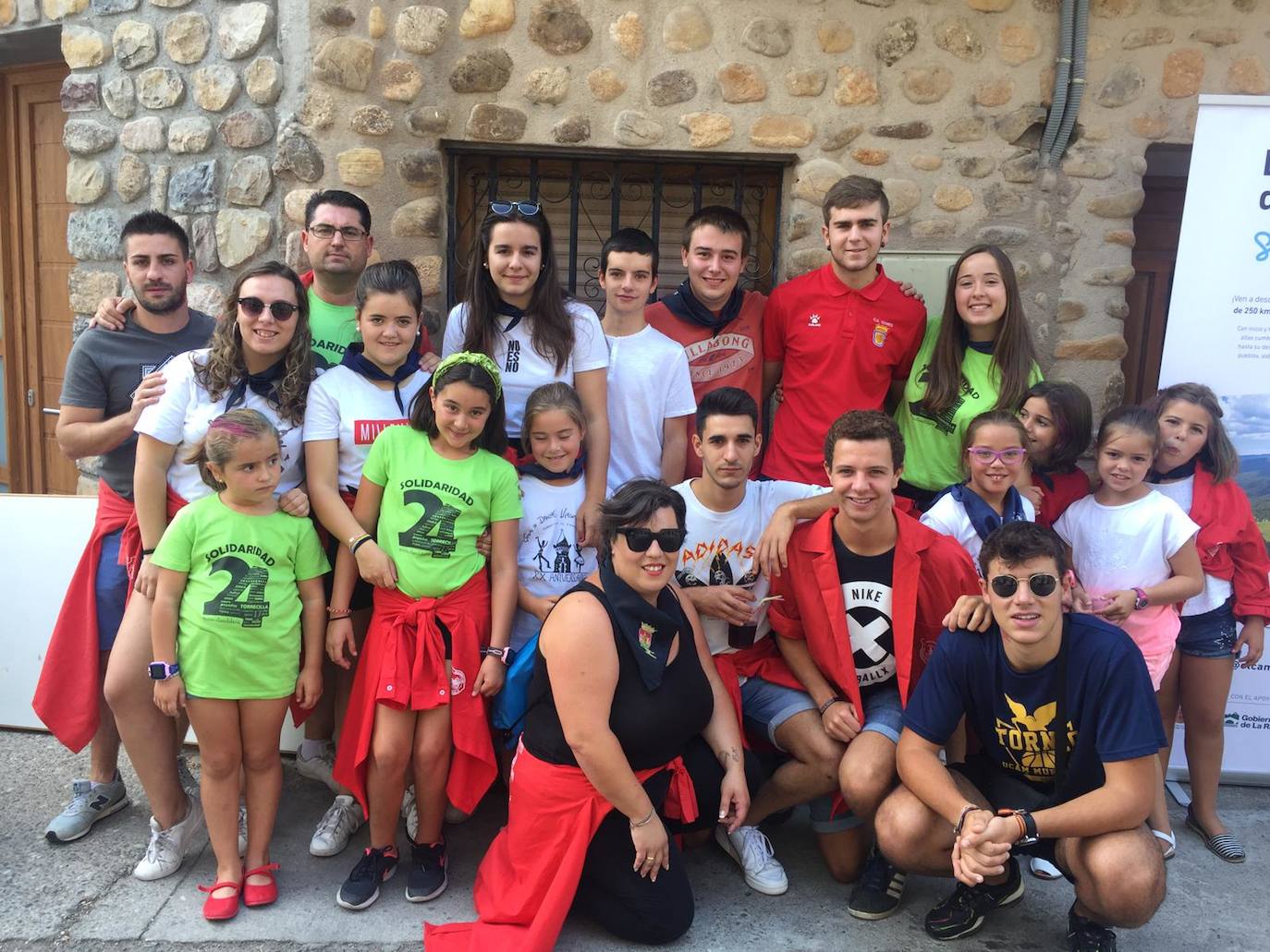 Una de la cuadrillas con integrantes de todas las edades. 