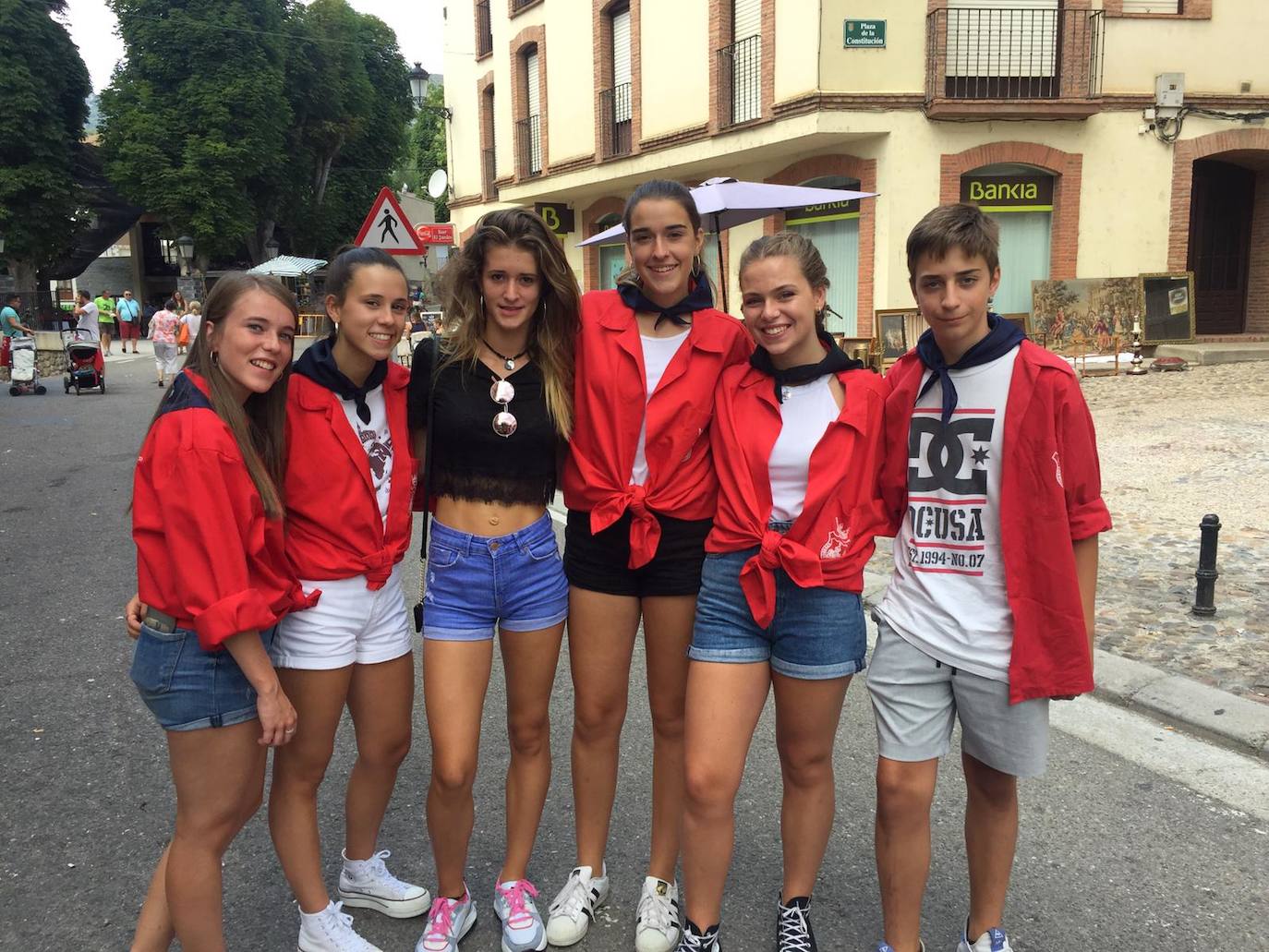 Una de la cuadrillas con integrantes de todas las edades. 