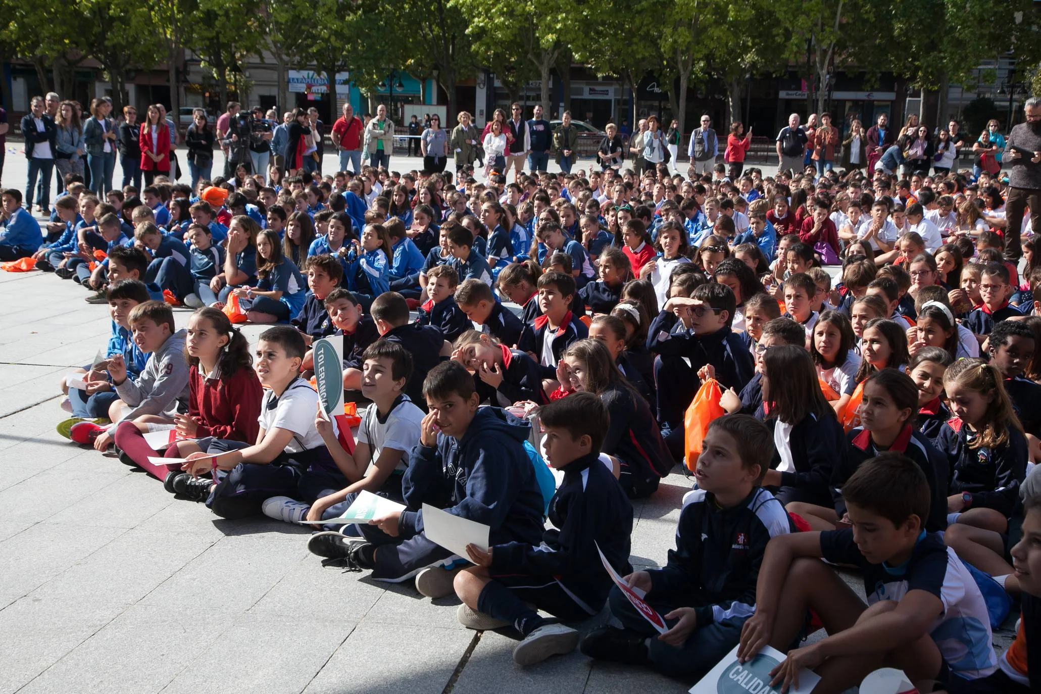 Fotos: Acto de inicio de curso de las Escuelas Católicas en la Plaza del Ayuntamiento de Logroño