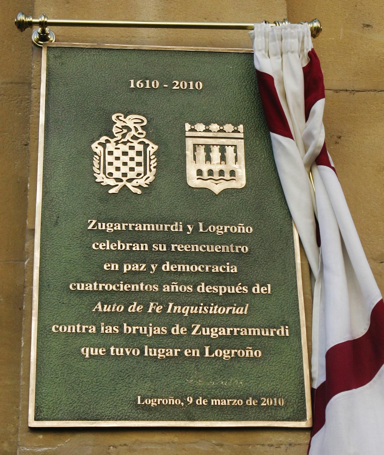 Placa en testimonio del auto de fe que se ubica en la calle Portales.