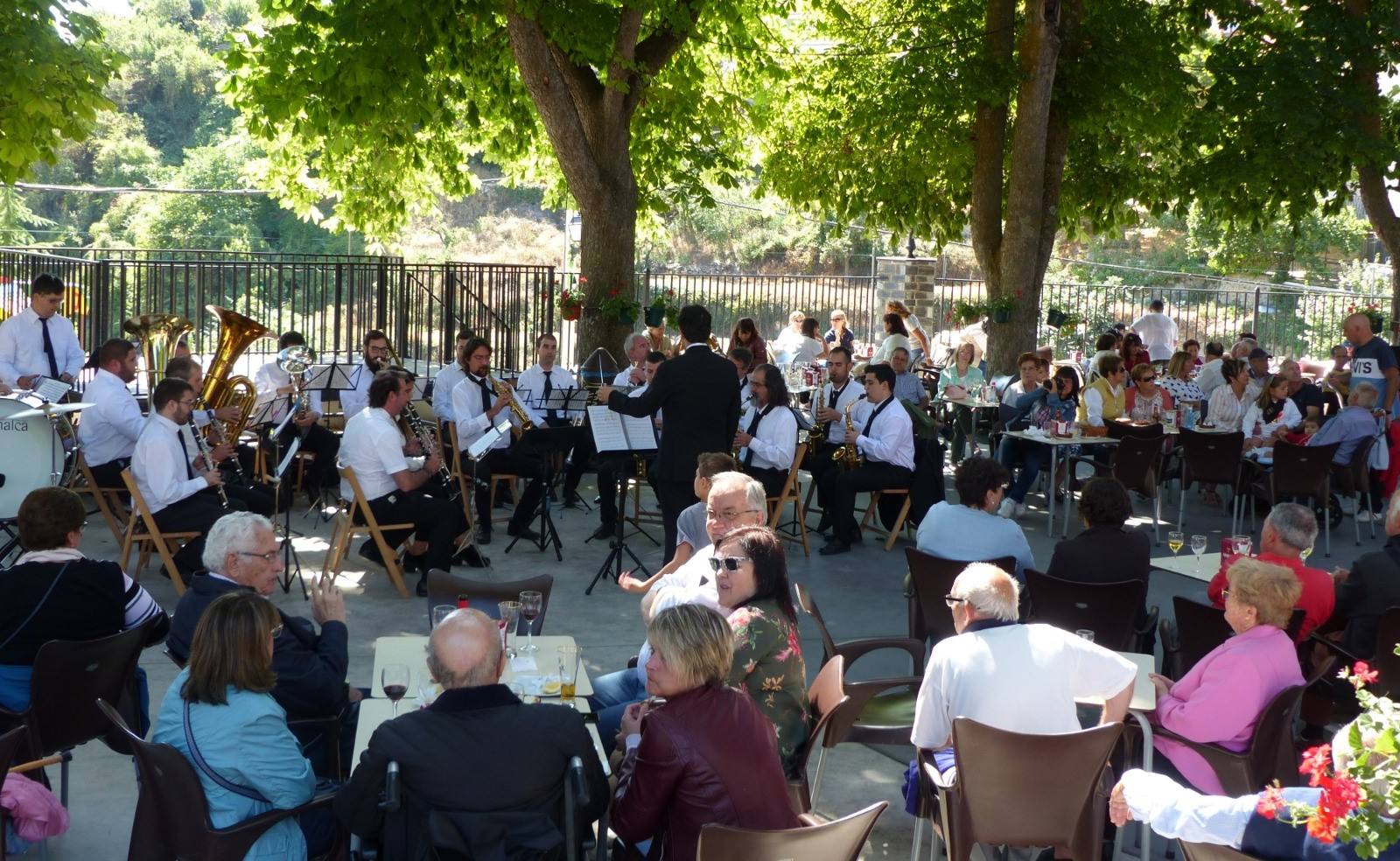 Fotos: Torrecilla honra a la Virgen de Tómalos
