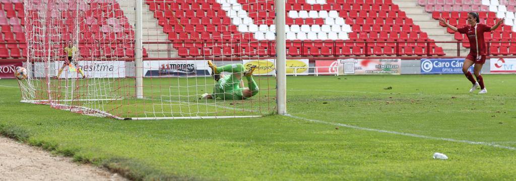 Fotos: Triunfo del EDF en su estreno