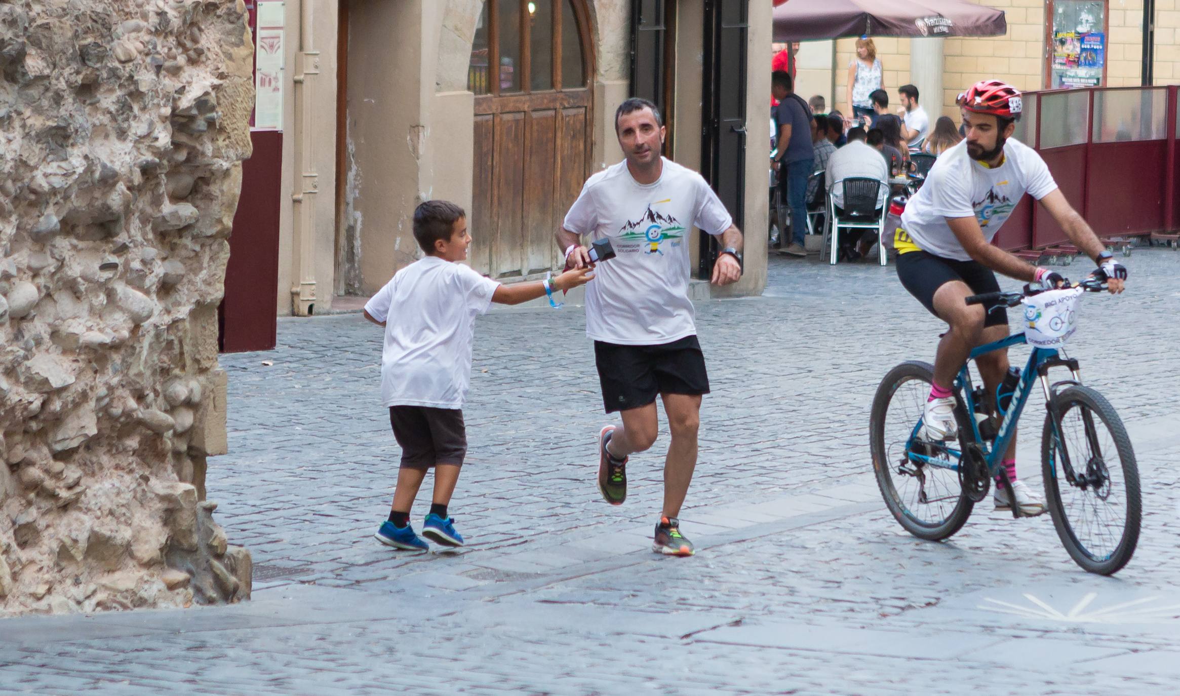 Fotos: Así ha sido la llegada del Corredor Solidario a Logroño