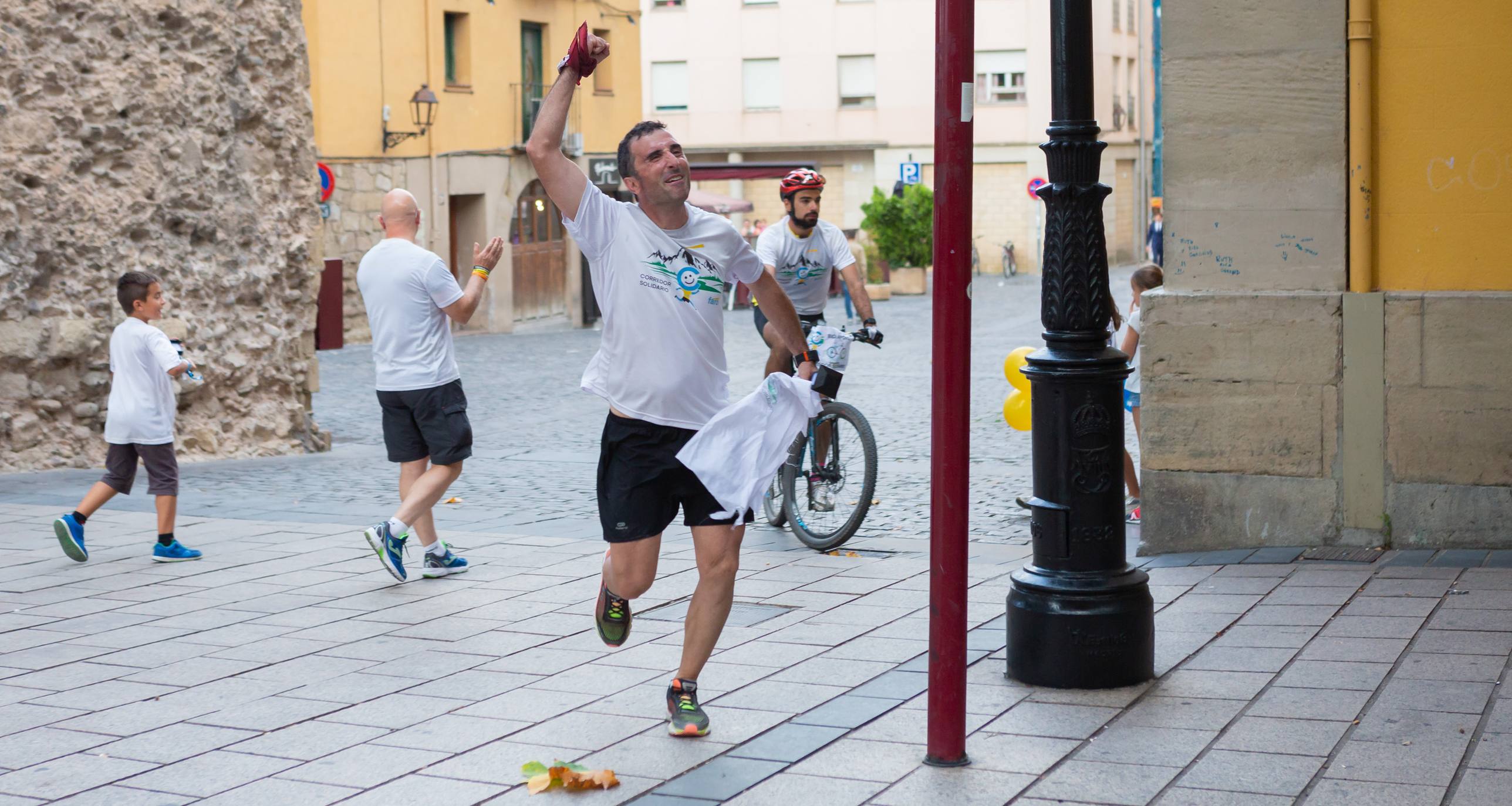 Fotos: Así ha sido la llegada del Corredor Solidario a Logroño