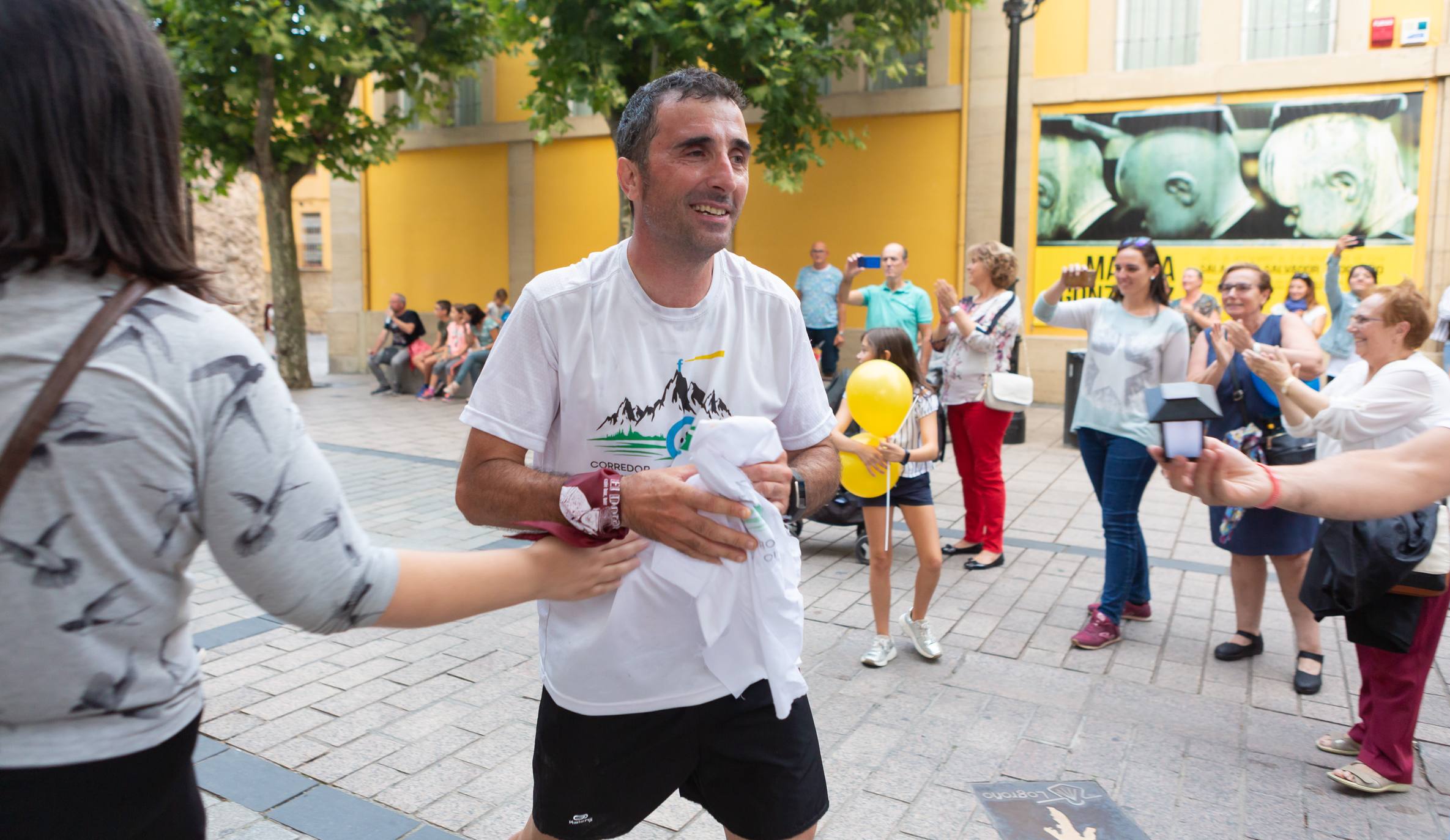 Fotos: Así ha sido la llegada del Corredor Solidario a Logroño