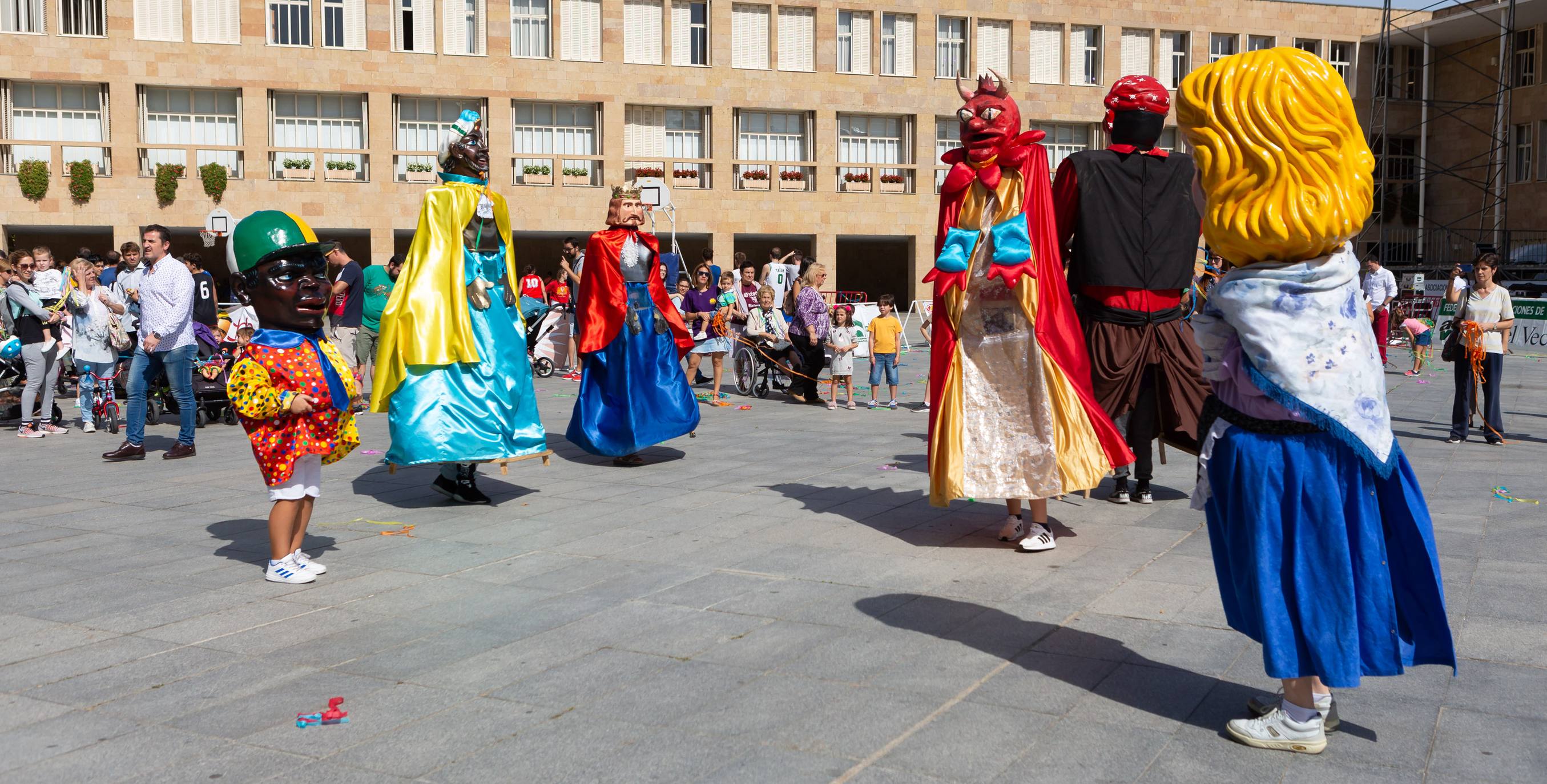 Fotos: Logroño celebra el Día del Vecino