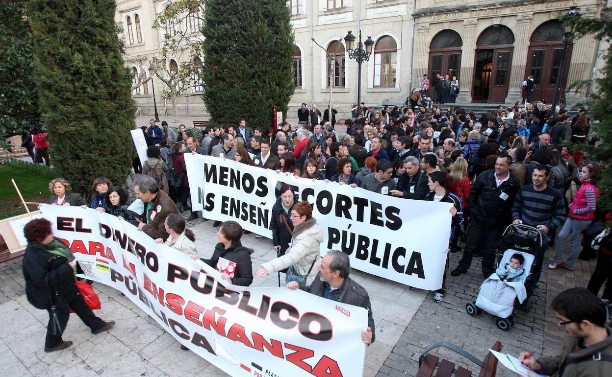 Manifestación en favor de la escuela pública y en contra de los conciertos escolares, en Logroño.