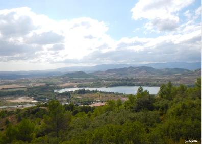 Imagen secundaria 1 - Fuente de la Uva, en Fuenmayor, vista del parque de La Grajera y sendero del monte Paterna, en Logroño