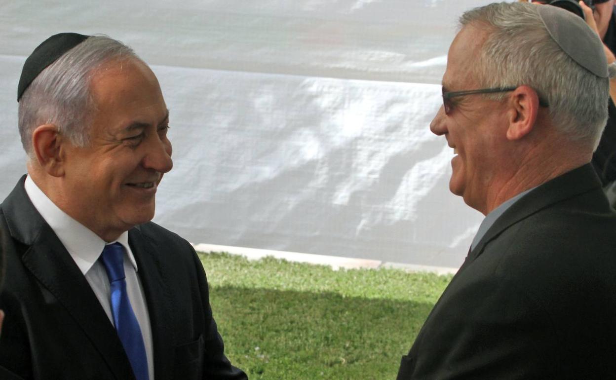 Benjamin Natanyahu y Beny Ganz, en un acto en memoria del que fuera presidente israelí Shimon Peres.