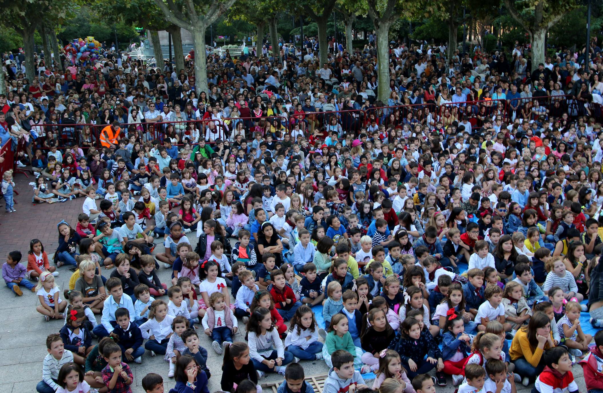 Fotos: Gorgorito entusiasma a los niños