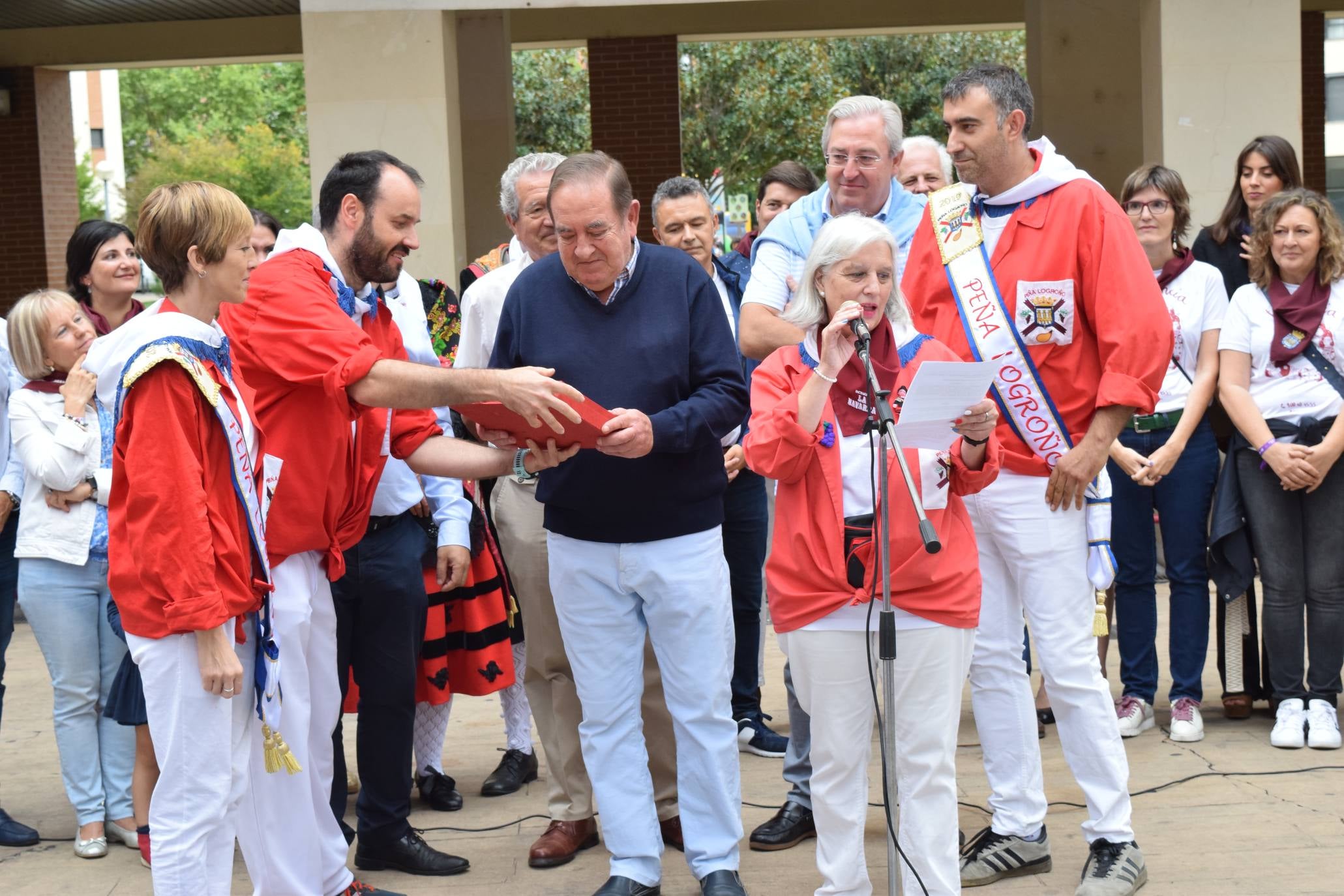 La Cocina Económica recibe las 'Llaves de Oro' de la Peña Logroño