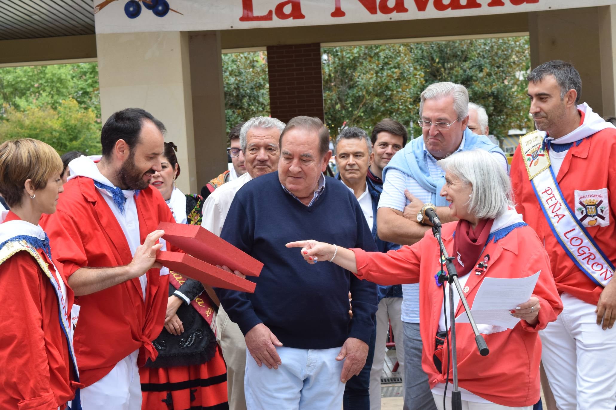 La Cocina Económica recibe las 'Llaves de Oro' de la Peña Logroño