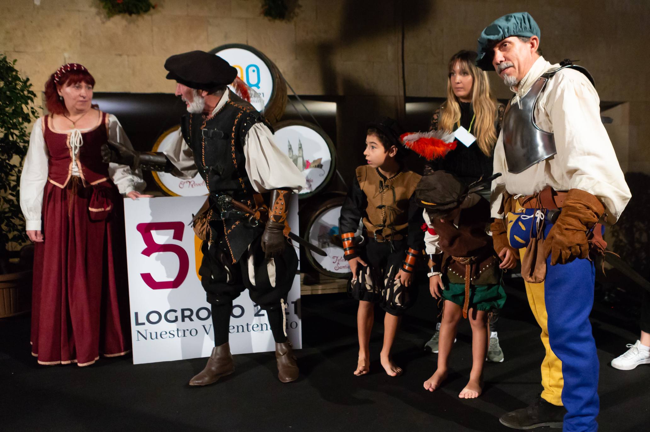 Los Voluntarios de Logroño fueron protagonistas de la edición de este año del pisado popular de uvas.